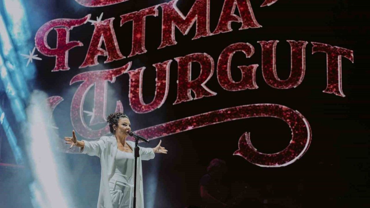 GastroANTEP Festivali’nin ilk gününde Fatma Turgut sahne aldı