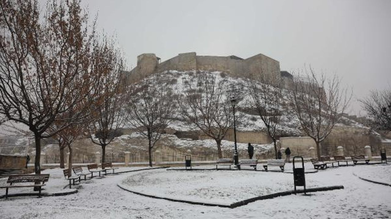 Gaziantep’te yılın ilk kar yağışı