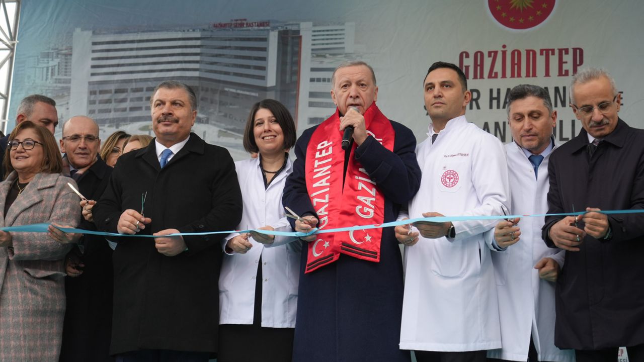 Cumhurbaşkanı Erdoğan: “Deprem şehirlerimizi tamamen ayağa kaldırana kadar dinlenmeyeceğiz” 
