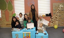 GAZİANTEP BEBEK KÜTÜPHANESİ EMEKLEME YARIŞMASI RENKLİ GÖRÜNTÜLERLE YAPILDI