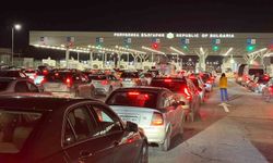 Yılbaşı alışverişini Edirne'de yapan Bulgaristan vatandaşları, dönüşte sınır kapılarında yoğunluk oluşturdu