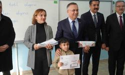 Gaziantep'te 690 bin öğrenci karne heyecanı yaşadı