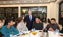 Tahmazoğlu, YKS'de ilk bine giren gençlerle buluştu