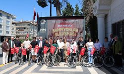 BAŞKAN ŞAHİN, GAZİ ŞEHRİN 2026 YKS VE LGS ŞAMPİYONLARIYLA BULUŞTU