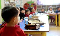ANAOKULU ÖĞRENCİLERİNE SİMİT VE SÜT DESTEĞİ