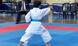 ŞAHİNBEY’DE 600 KARATECİ MADALYA İÇİN TATAMİYE ÇIKTI