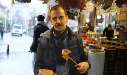 Kış aylarının vazgeçilmezi katı üzüm pekmezine yoğun ilgi