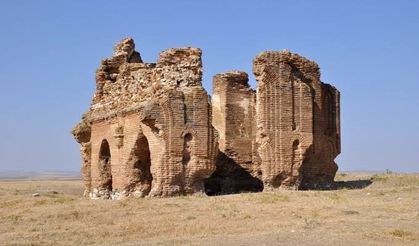 Tarihi Üçayak Kilisesi’ni yapay zeka resmetti