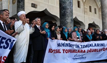 ŞAHİNBEY BELEDİYESİ 177 ÖĞRENCİYİ UMREYE UĞURLADI