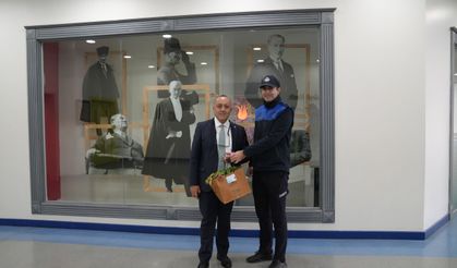 ŞEHİTKAMİL’DEN 24 KASIM ÖĞRETMENLER GÜNÜ’NE ÇİÇEKLİ KUTLAMA