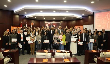 DİJİTAL USTA’LAR SAHAYA İNİYOR