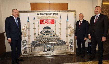 Cumhurbaşkanı Erdoğan’a Tahmazoğlu’ndan anlamlı hediye