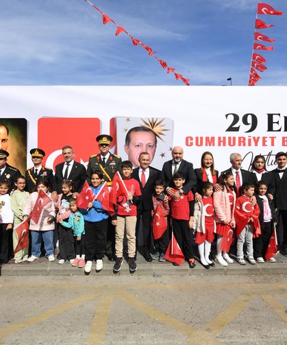 Cumhuriyetin 101. Yılı Gaziantep'te Coşkuyla Kutlandı