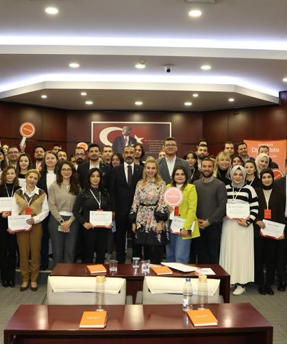 DİJİTAL USTA’LAR SAHAYA İNİYOR