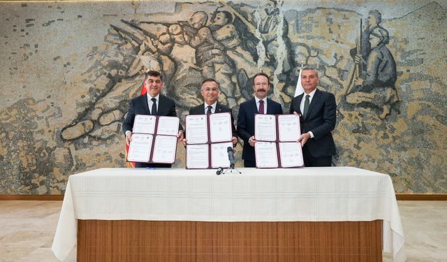 ÖĞRENCİLERE, NAKDİ DESTEK SAĞLAYACAK PROTOKOLLER İMZALANDI