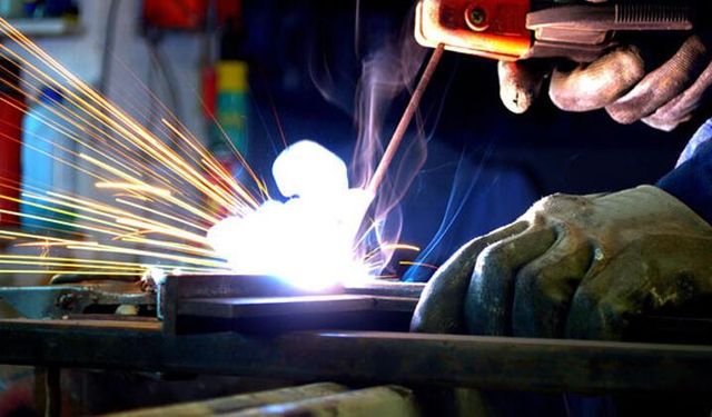 Sanayi üretimi yıllık yüzde 7,4 arttı