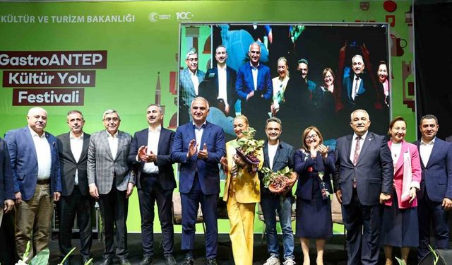 Bakan Ersoy ve Şahin, şef Arda Türkmen ile gastronominin geleceğini konuştu