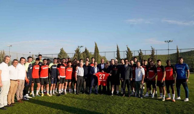 Vali Çeber’den, Gaziantep FK’ya moral ziyareti