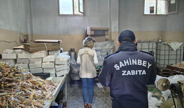 ŞAHİNBEY BELEDİYESİ ZABITA EKİPLERİ BOZUK ÜRÜNLERE EL KOYDU