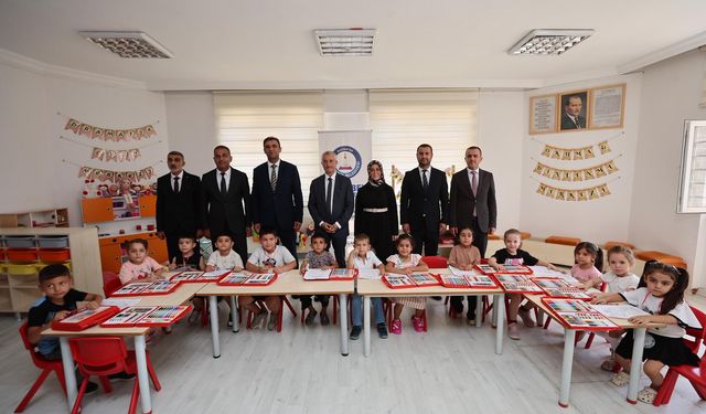 BAŞKAN TAHMAZOĞLU’NDAN ÖĞRENCİLERE 881.000 ADET BOYAMA SETİ