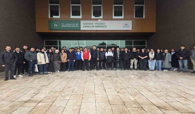 Bilişim Teknolojileri MYO öğrencileri Gençlik Merkezi'nde incelemelerde bulundu