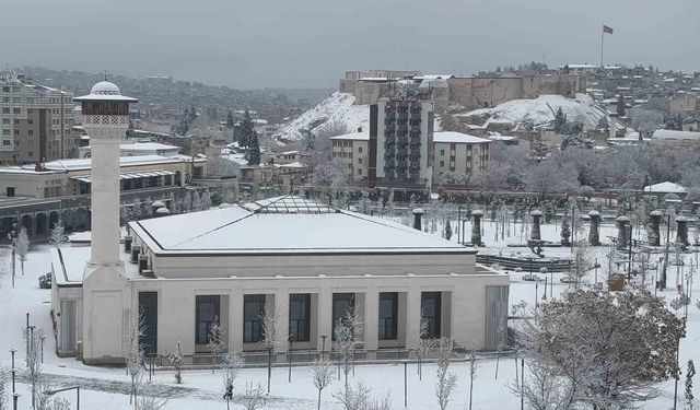 Gaziantep güne beyaz örtü ile uyandı