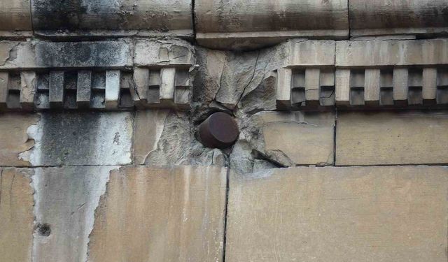 Gaziantep'te Fransız zulmünün 104 yıllık izi: Sivil halka atılan top mermisi hala duvarda duruyor