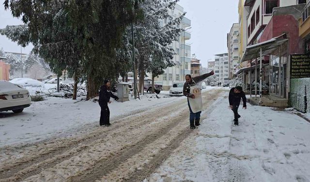 İslahiye'de kar etkili oluyor