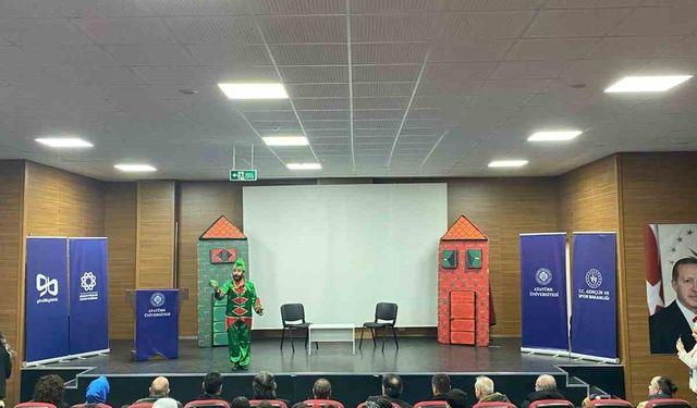 Milli teknoloji hamlesi 'Karagöz ve Hacivat' ile tiyatro sahnesinde çocuklarla buluştu