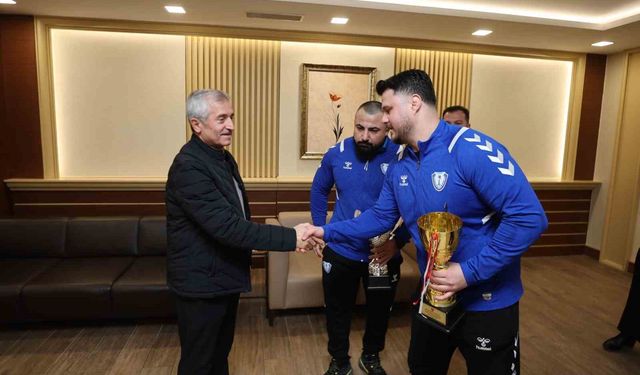 Şahinbey'in şampiyon güreşçilerinden büyük başarı