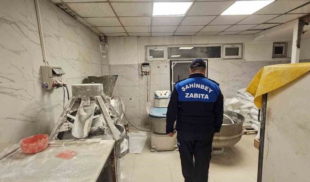 Şahinbey Belediyesi zabıta ekiplerinden gece denetimi