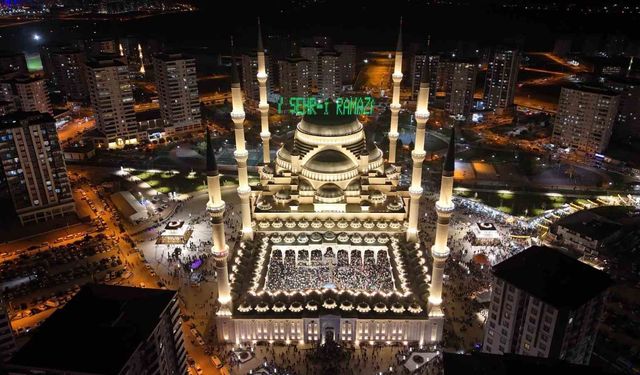 Sakal-ı Şerif Kadir Gecesinde Şahinbey Millet Camii'nde