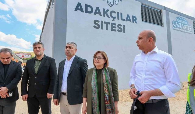 Başkan Şahin, Gazi Konut tarafından yapılan yeni Adakçılar Sitesi'ni inceledi
