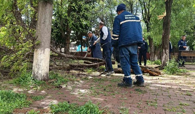 Gaziantep'te fırtına sonrası yaralar sarılıyor