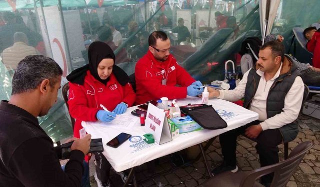 Şahinbey Belediyesi'nin kan bağışı kampanyasına yoğun ilgi
