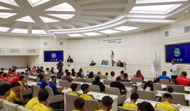 Başkan Şahin, belediyenin başarılı sporcularıyla bir araya geldi