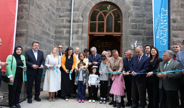 PROF. DR. İLBER ORTAYLI ARKEOLOJİ VE TÜRKOLOJİ İHTİSAS KÜTÜPHANESİ’NİN AÇILIŞ PROGRAMI YAPILDI