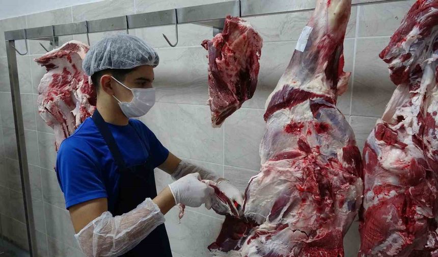 Gaziantep'te öğrenciler günde 12 bin kişiye yemek hazırlıyor