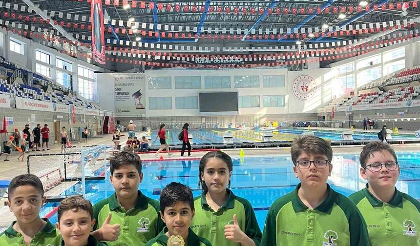 Şehitkamil'in genç sporcularından çifte şampiyonluk gururu