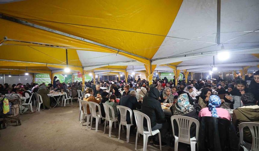 Şahin, vatandaşlarla iftarda buluştu