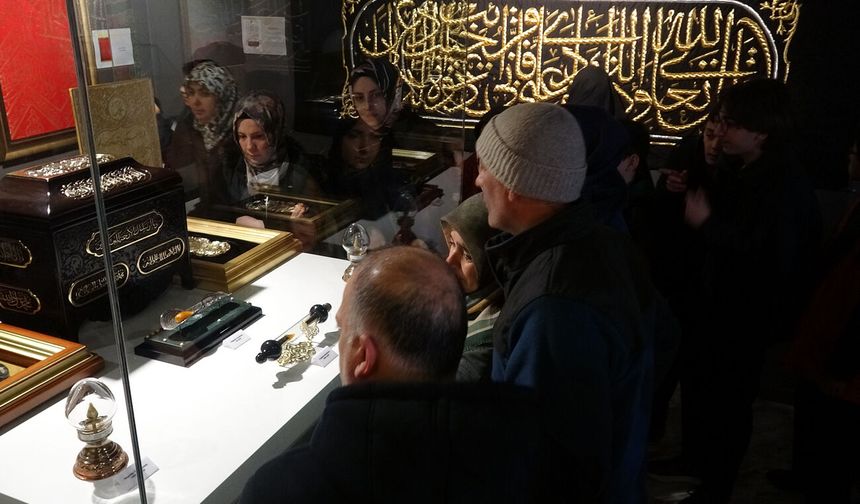 Mukaddes Emanetler Sergisi'ne yoğun ilgi