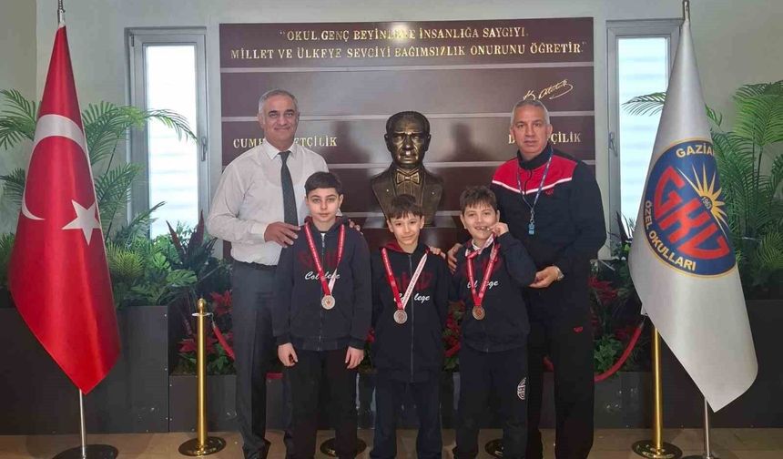 Paletli Yüzme Şampiyonasına GKV Özel Okulları damgası