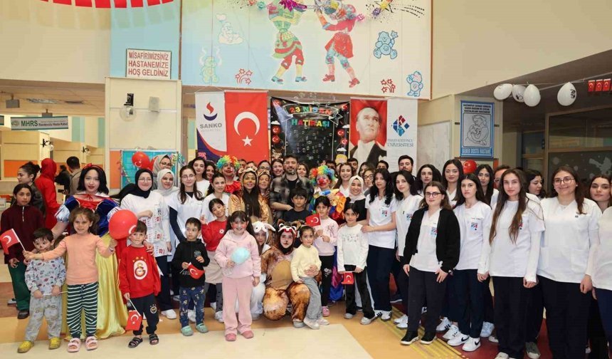 Hasan Kalyoncu Üniversitesi Hemşirelik Bölümü öğrencilerinden çocuklara bayram hediyesi