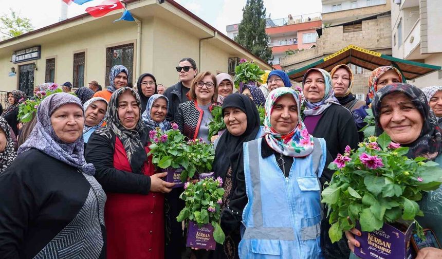 Fatma şahin, 25 Aralık mahallesi sakinleriyle bayramlaştı