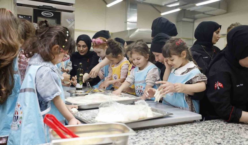 GİBTÜ mutfağında minik şeflerin Gastronomi yolculuğu