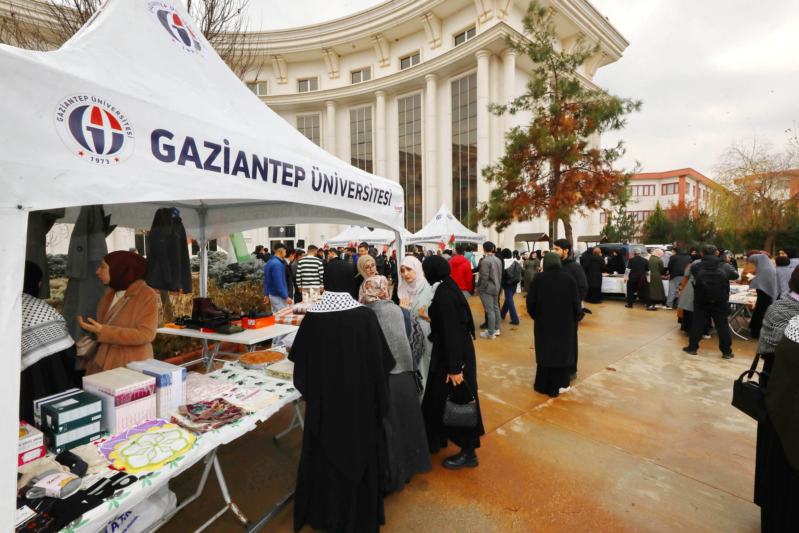 Gaün’lü Öğrenci̇ler Gazze İçi̇n Kermes Düzenledi̇ 1