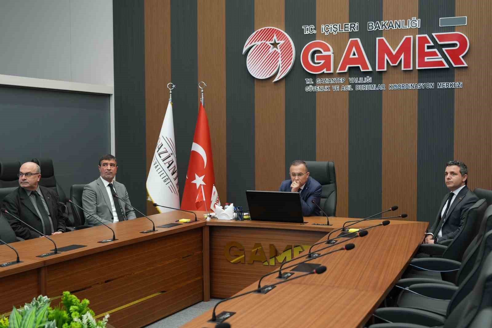 Gaziantep Valiliği'nden 'süper hücre' açıklaması: 'Bazı bölgelerde olumsuzluklar yaşanmış, vatandaşlarımız hafif yaralanmıştır'