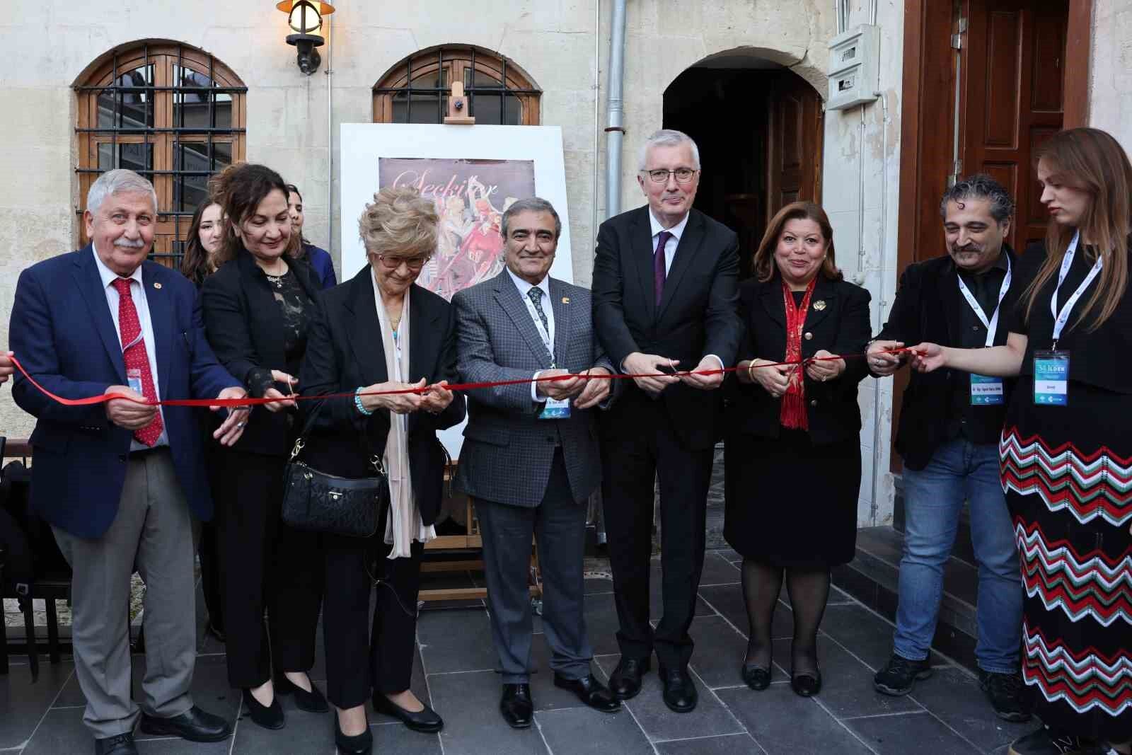 HKÜ Bilim İletişimi Ofisi ve Bey Mahallesi Kültürevi'nde 'Seçkiler' sergisi açıldı
