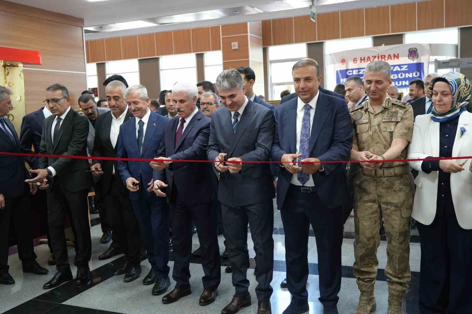 Gaziantep Adliyesi'nde resim ve el sanatları sergisi açıldı