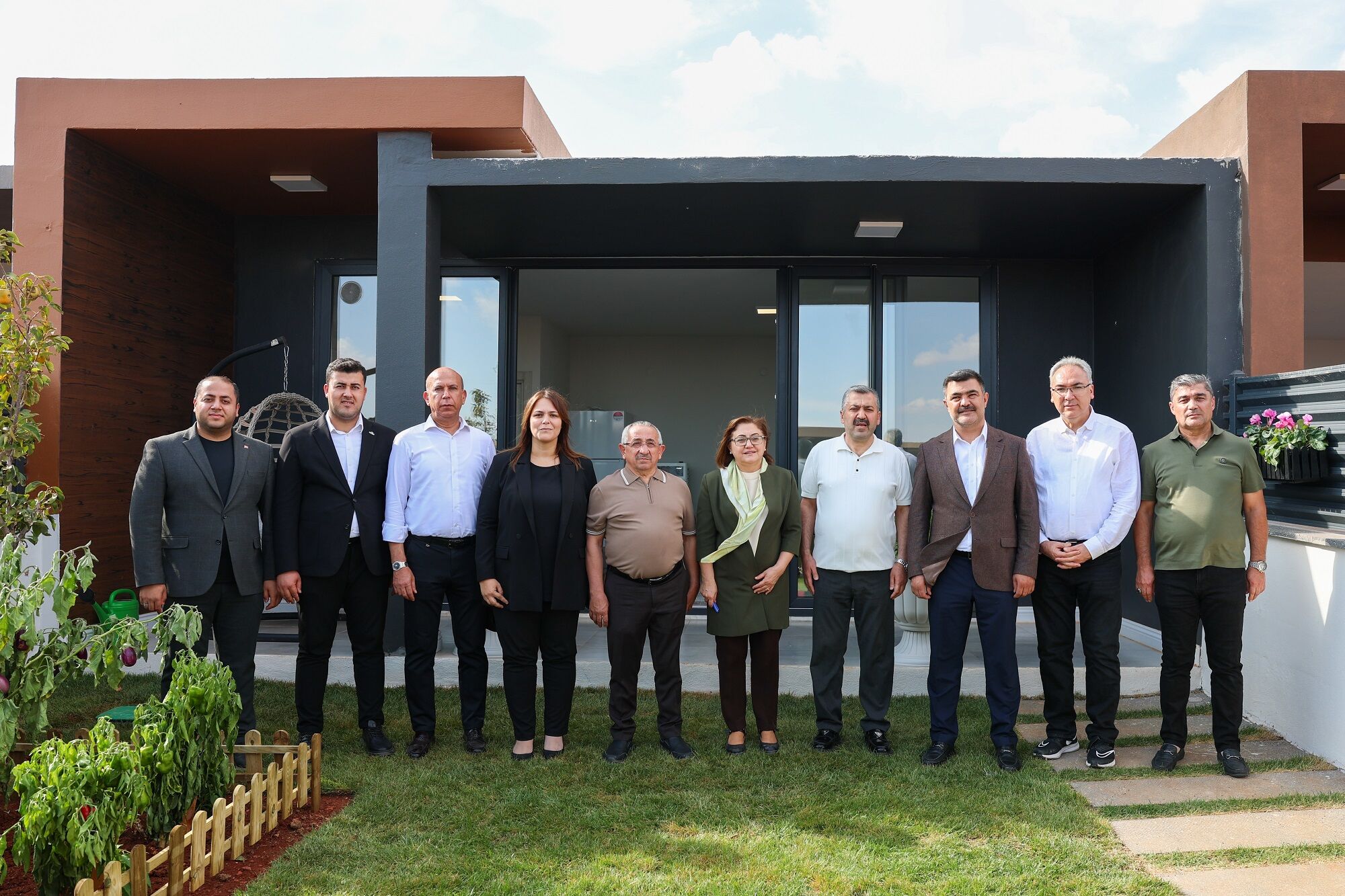 Başkan Şahi̇n, Bahçeli̇evler Proje Alaninda Örnek Dai̇reni̇n Tanitimini Yapti (11)